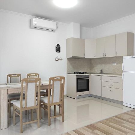 One Bedroom Apartment Gogo With Private Parking Neum Esterno foto